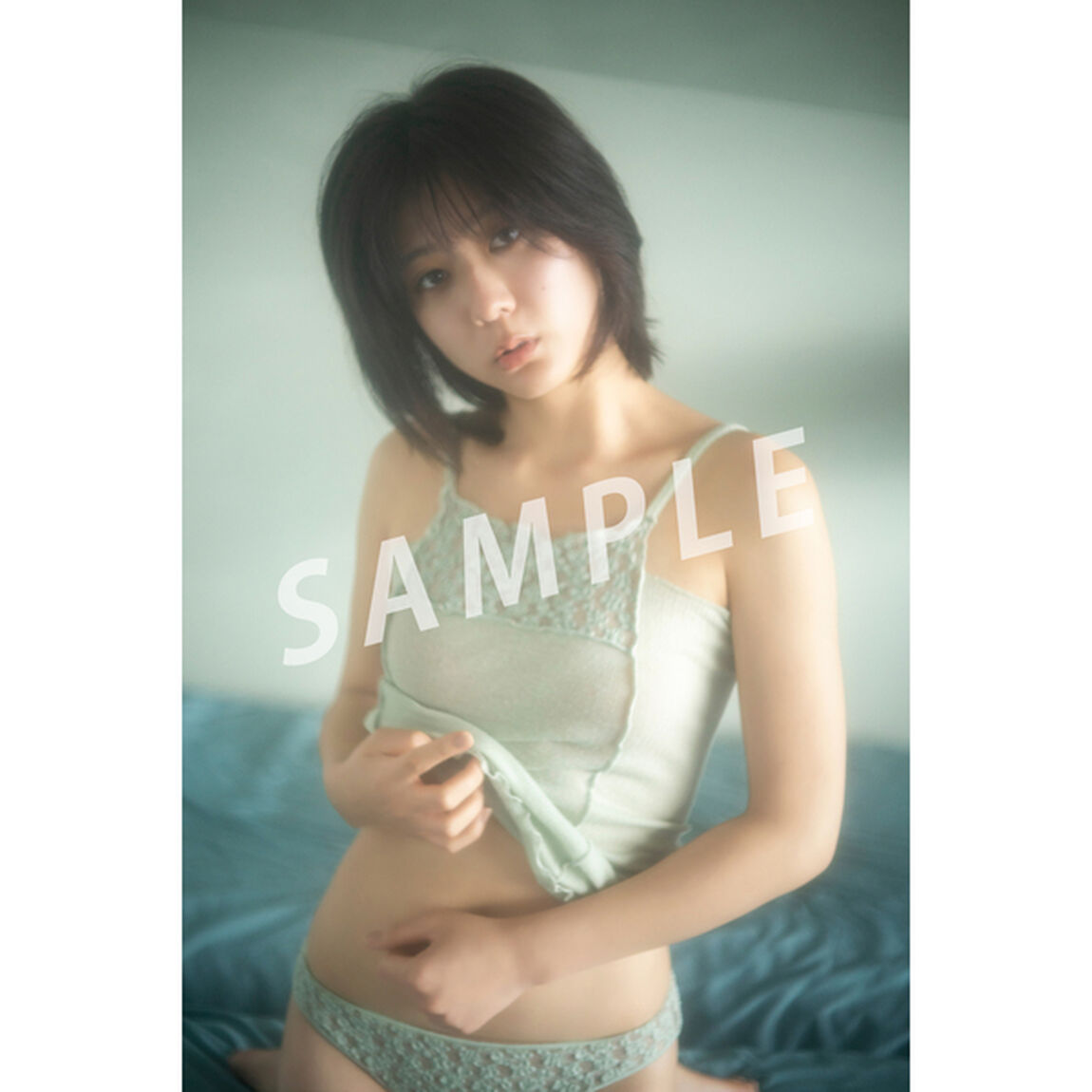 清水麻璃亜 1st写真集 あしたも隣に【セブンネット限定特典：ブロマイド 1枚付き（2種からランダム1枚）】