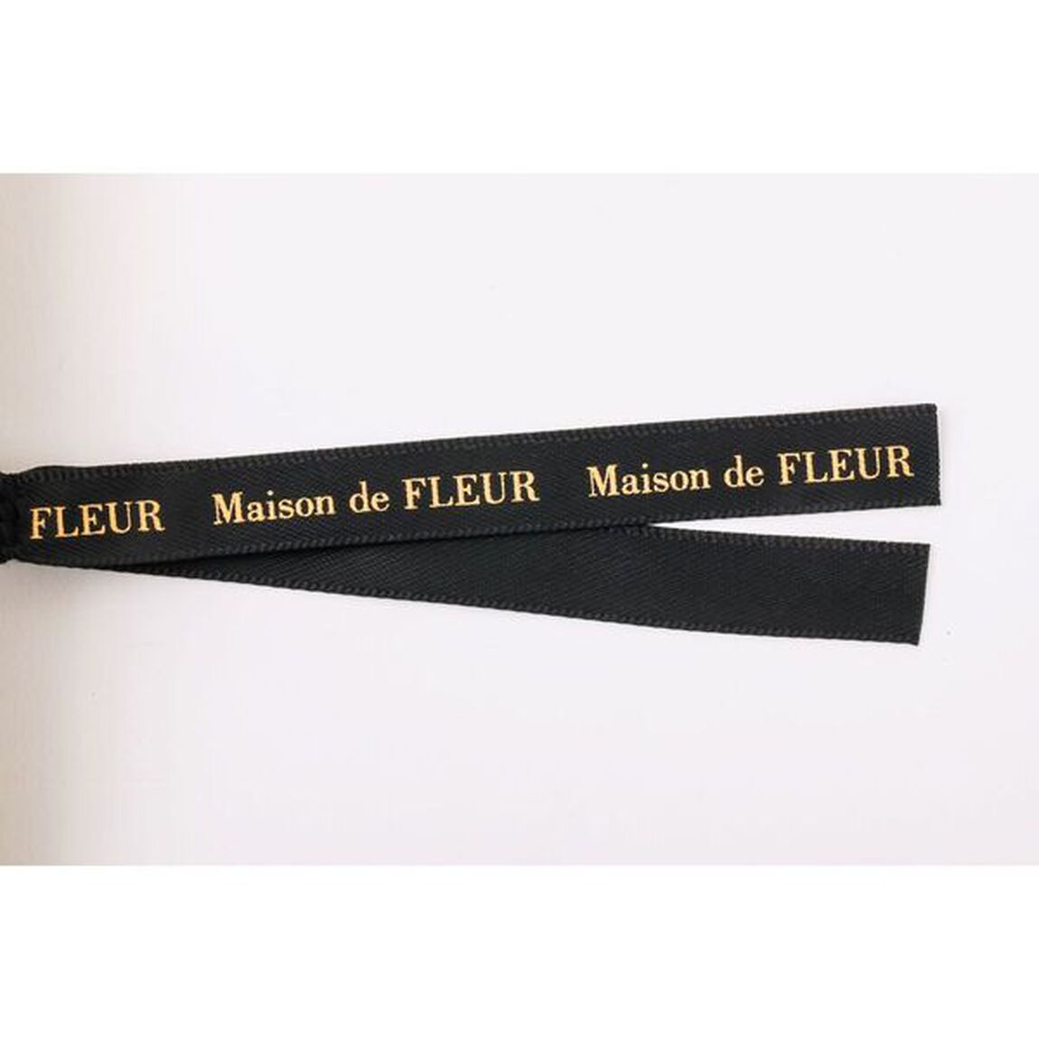 Maison de FLEUR BOOK マルチケース付き IVORY（セブン－イレブン／セブンネット限定）