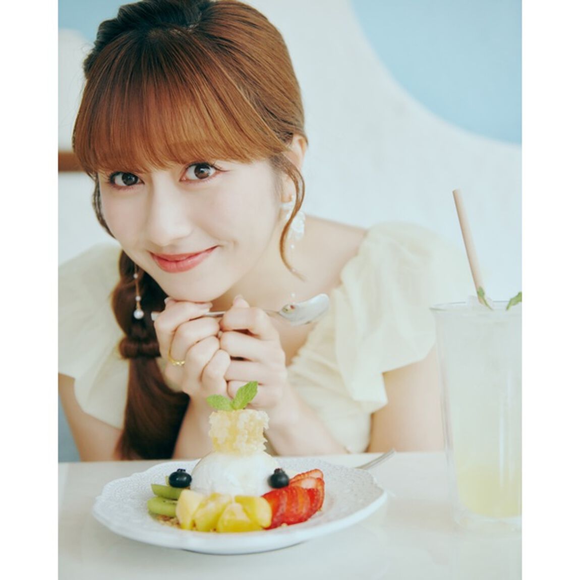 佐々木彩夏1st写真集「ぺろり」通常版【セブンネット限定特典：オリジナルフォトカード（スマホサイズ）1枚付き】