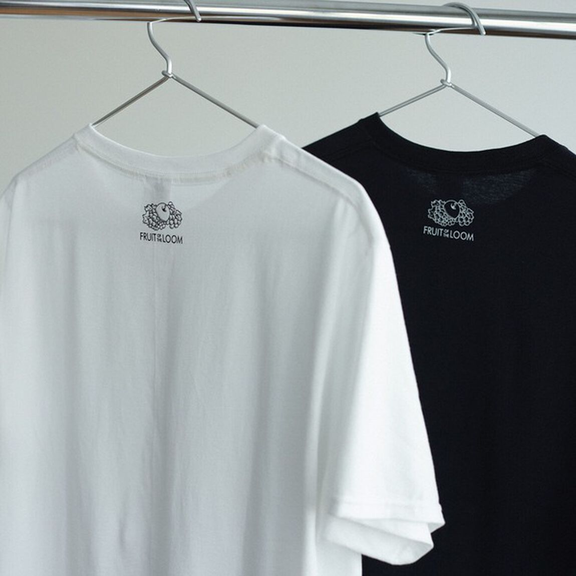 UOMO2022年7月号 &times; FRUIT OF THE LOOM クルーネックロゴTシャツ WHITE (ウオモ)