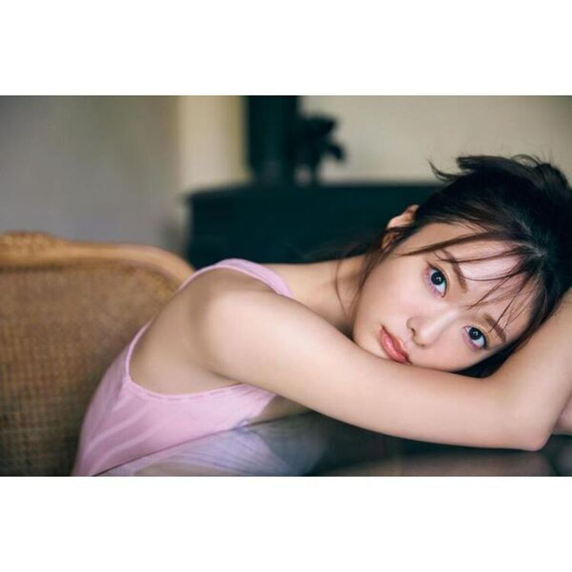 櫻坂46 田村保乃2nd写真集　隣の席になりたい【セブンネット限定特典：B3サイズ ポスター1枚付き（丸めて発送）】