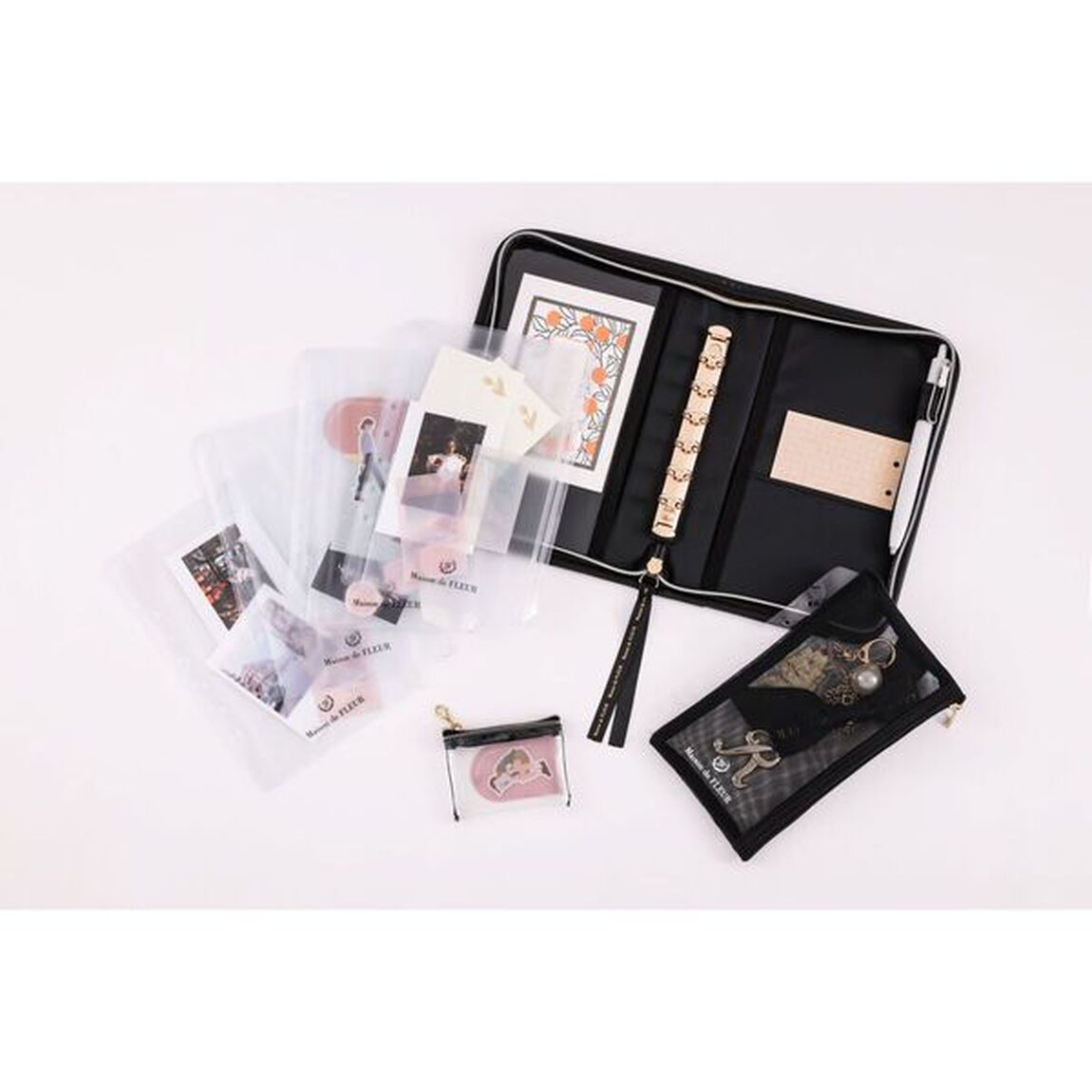 Maison de FLEUR　マルチケース BOOK　BLACK（セブン－イレブン／セブンネット限定）
