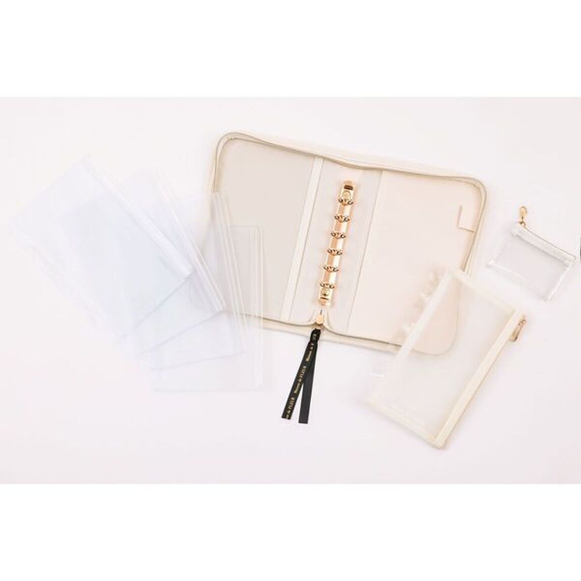 Maison de FLEUR BOOK マルチケース付き IVORY（セブン－イレブン／セブンネット限定）
