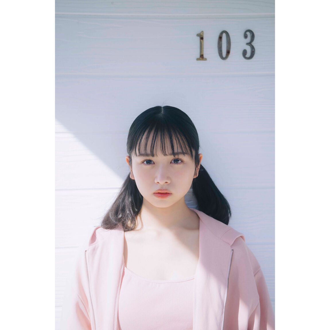 日向坂46　上村ひなの写真集 そのままで【セブンネット限定特典：ポストカード1枚付き】