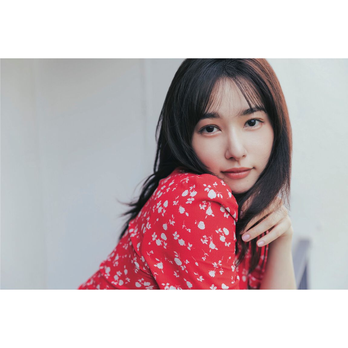 桜井日奈子2027カレンダーブック【直筆サイン入り限定表紙版】＆【通常版】 2冊セット