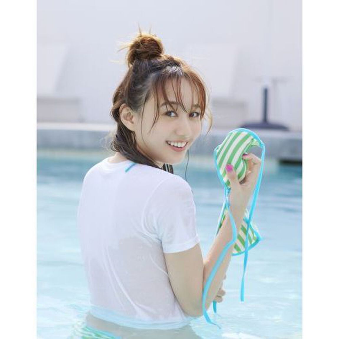 ＳＨＵ　高田秋ファースト写真集