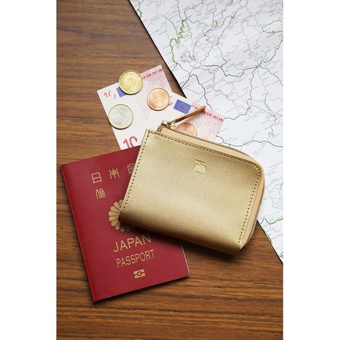 moz Cowhide Compact Wallet BOOK champagne gold（セブン－イレブン／セブンネット限定）