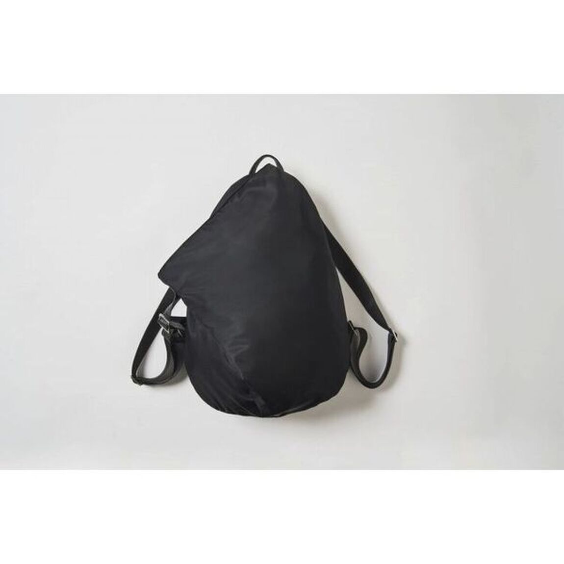 SENSE OF PLACE by URBAN RESEARCH TRIANGULAR SILHOUETTE BACKPACK BOOK (宝島社ブランドブック)