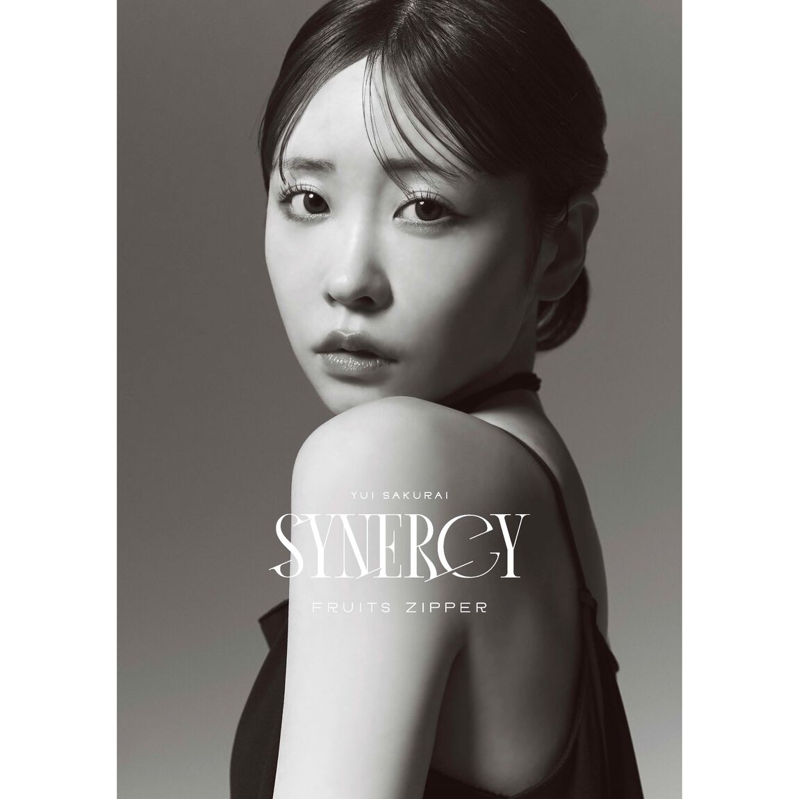 FRUITS ZIPPER 4th Anniversary写真集『SYNERGY』【セブンネット限定：櫻井優衣 ソロカバーVer.】