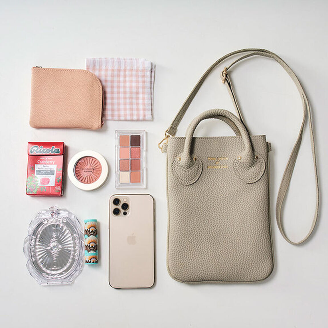 YOUNG & OLSEN The DRYGOODS STORE スマホショルダーBAG BOOK BEIGE（セブン－イレブン／セブンネット限定）