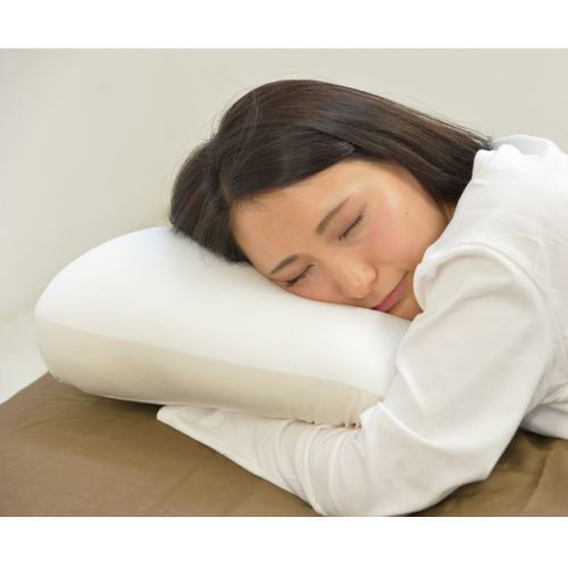 女神の無重力まくら&times;本「快眠したければ「首」を緩めなさい」　（セブンネット限定セット）
