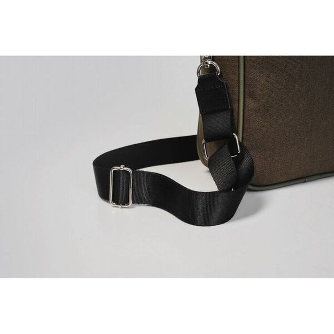 BAYFLOW ペットボトルがタテに入る! LOGO SHOULDER BAG BOOK KHAKI (宝島社ブランドブック)