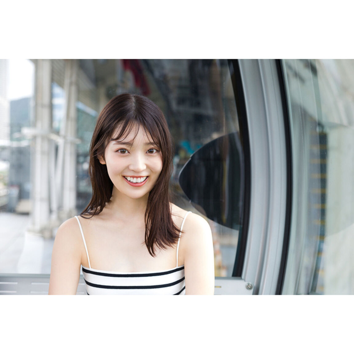 乃木坂46 阪口珠美 1st写真集『青いバラ』【セブンネット限定表紙ver.】【セブンネット限定特典：B3サイズ ポスター付き（丸めて発送）】