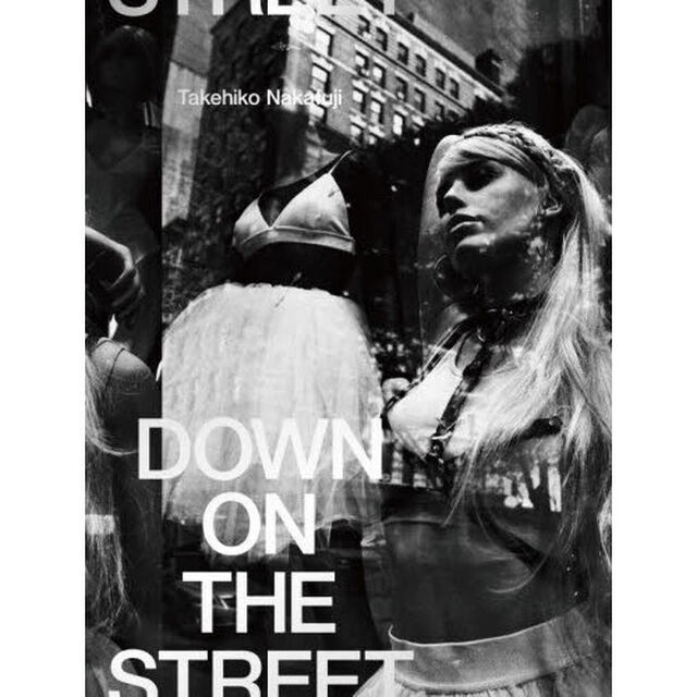 ＤＯＷＮ　ＯＮ　ＴＨＥ　ＳＴＲＥＥＴ