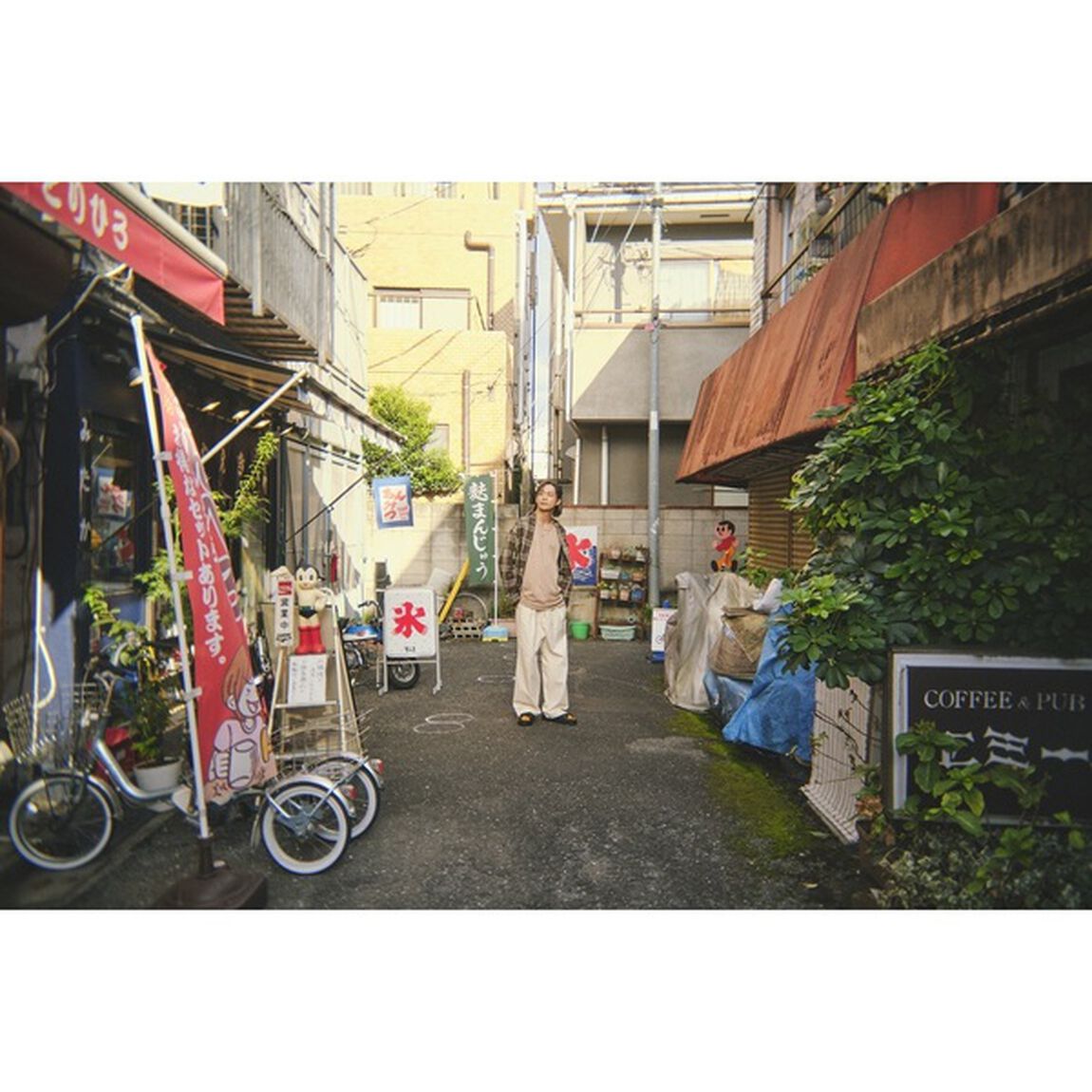 前川優希2nd写真集「指先で触れる青」【セブンネット限定：直筆サイン本】