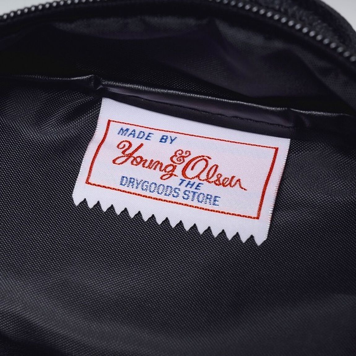 YOUNG & OLSEN The DRYGOODS STORE POUCH BOOK（セブン－イレブン／セブンネット限定）