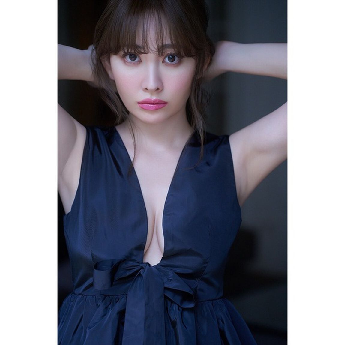 小嶋陽菜写真集　かもしれない【セブンネット限定特典：トレーディングカード 1枚付き】