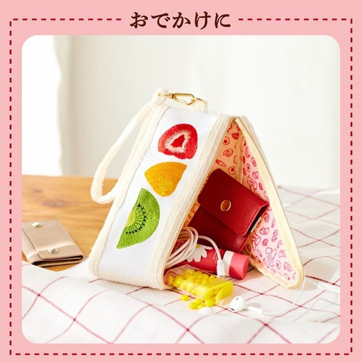 サンドイッチハウスメルヘンフルーツサンドポーチBOOK special package（セブン－イレブン／セブンネット限定パッケージ）