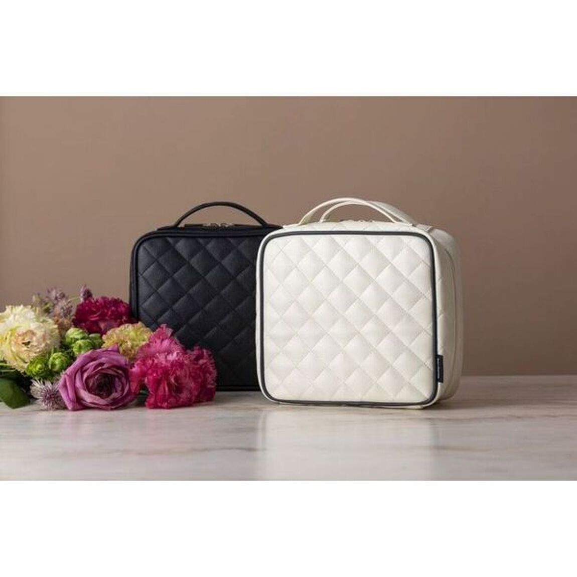 nanakoななこがさらに本気で作った leur charme COSME POUCH BOOK BLACK (宝島社ブランドブック)
