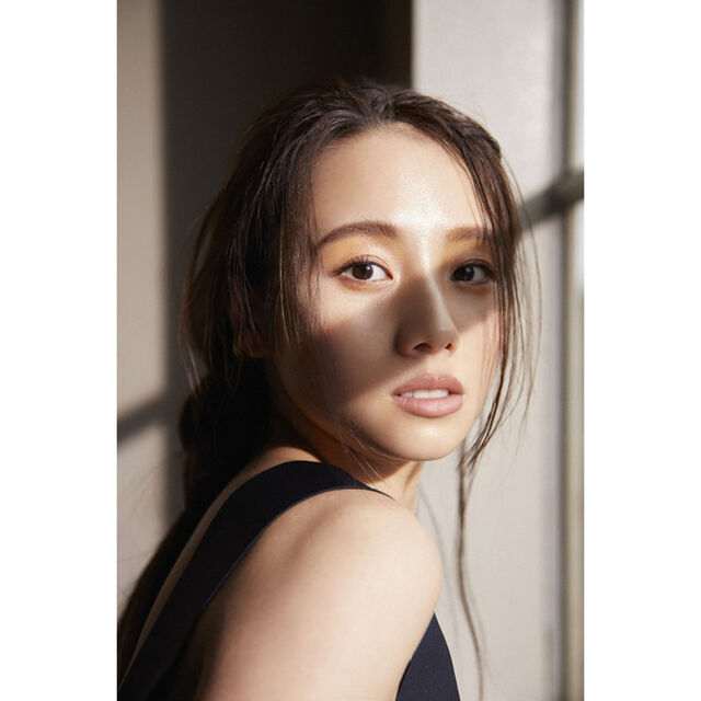 AOIRO 2021 spring/summer fashion & beauty.【セブンネット限定特典：伊原葵 直筆サイン入りフォトカード1枚付き（5種よりランダム1枚）】