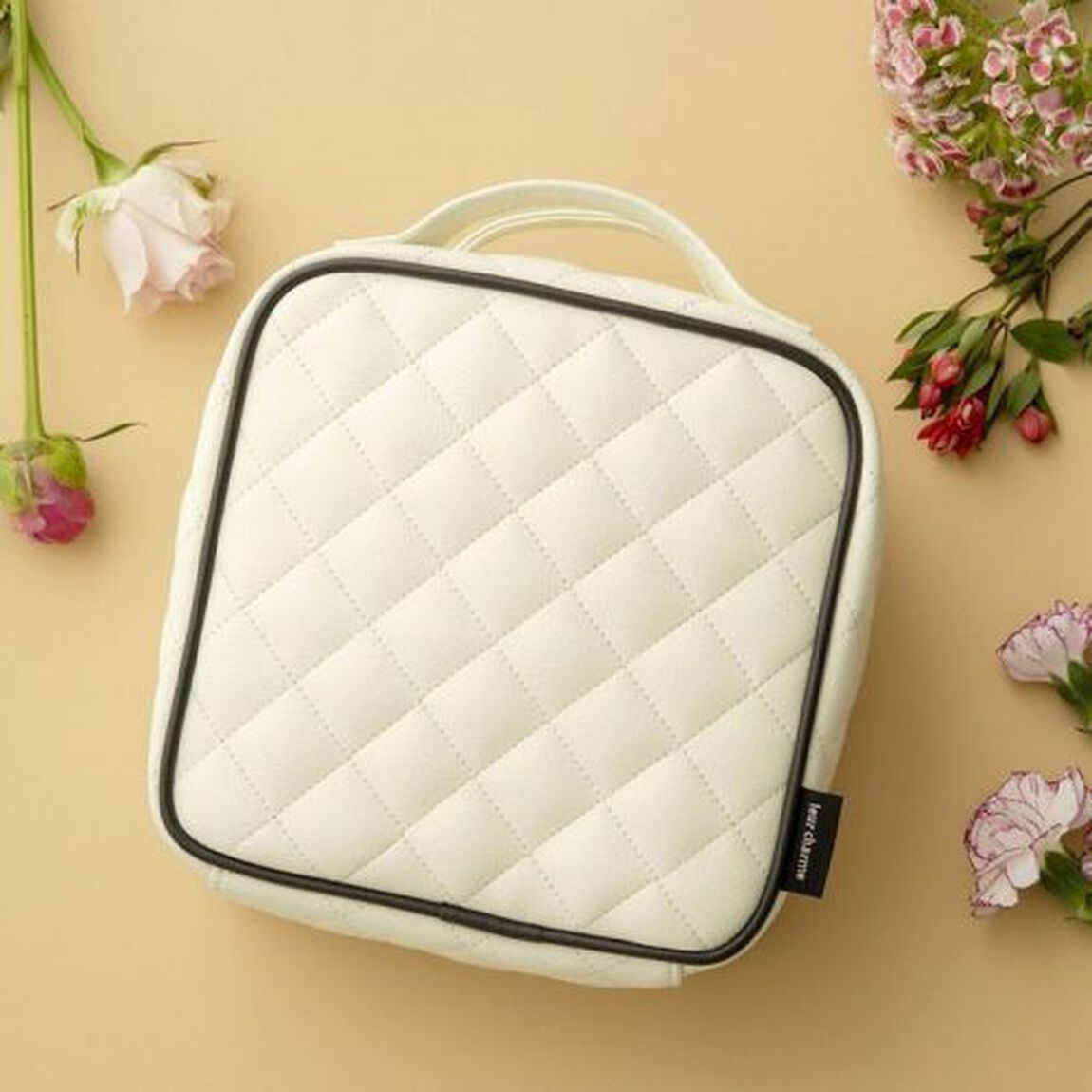 nanakoななこが本気で作った leur charme COSME POUCH BOOK