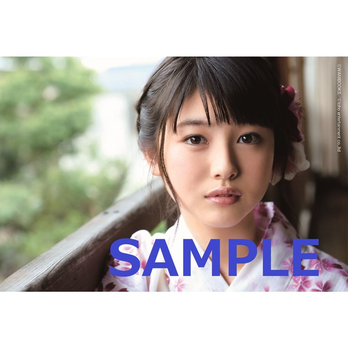 浜辺美波　ファースト写真集『瞬間』（特典：重版記念ポストカード付き）