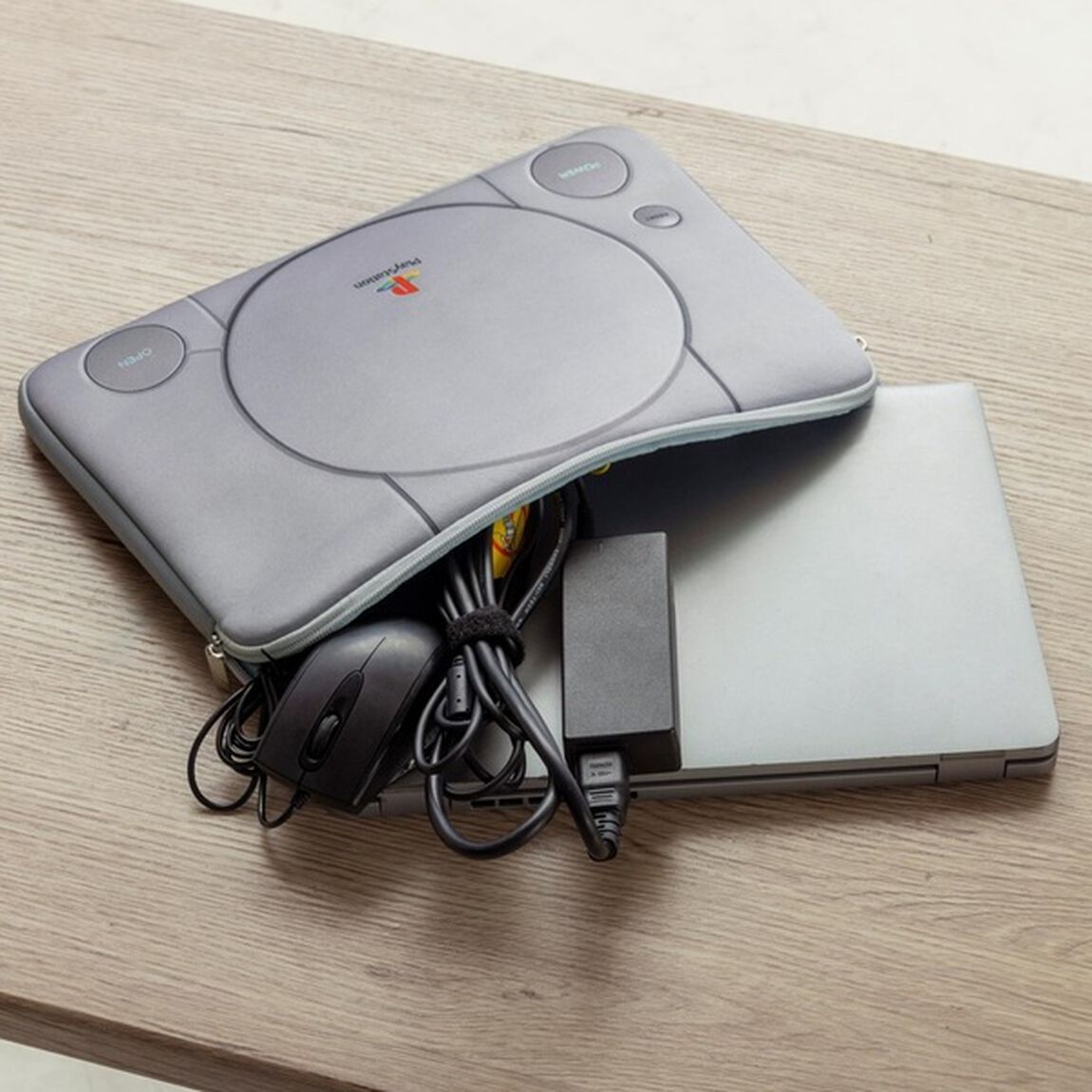 初代PlayStationのマルチクッションケースBOOK（セブン‐イレブン／セブンネット限定）