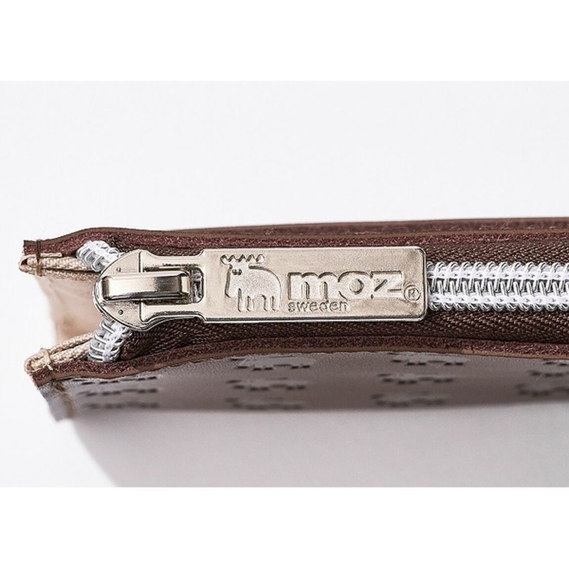 moz 整理上手な牛革コンパクト財布BOOK　DARK BROWN ver.（セブン－イレブン／セブンネット限定）