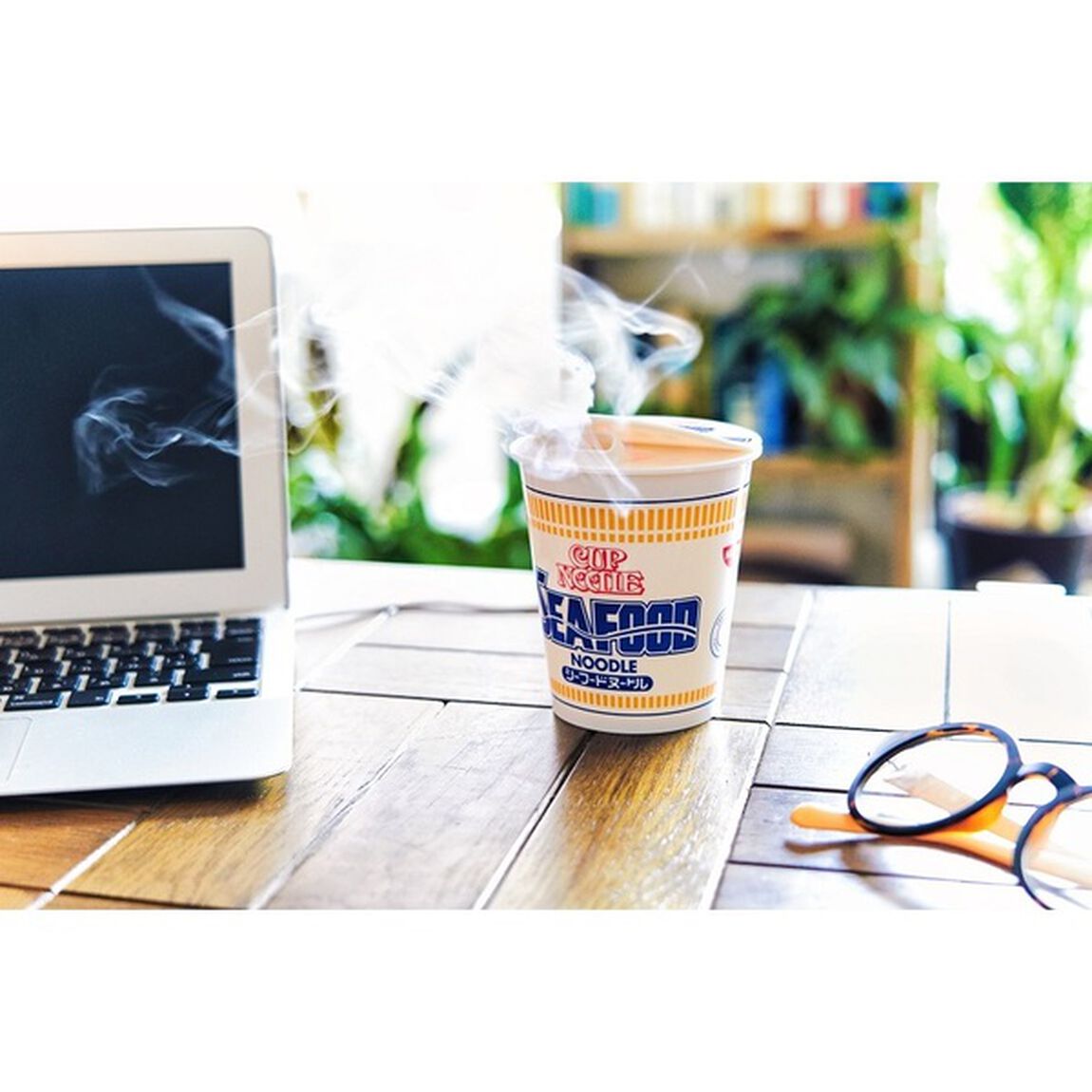 CUP NOODLE 50TH ANNIVERSARY シーフードヌードル加湿器 BOOK special package ver.（セブン－イレブン／セブンネット限定パッケージ）