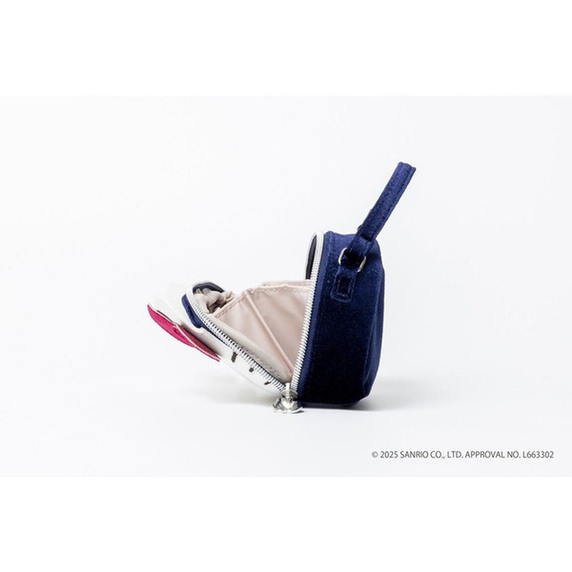 HELLO KITTY &times; BRILMY リップが縦に収納できる ズボラに優しいミニコスメポーチ BOOK  VELOUR HELLO KITTY ver.  SPECIAL PACKAGE（セブン‐イレブン／セブンネット限定パッケージ）