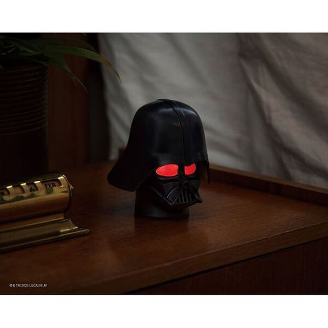 ダース・ベイダーの呼吸音とライトセーバーの効果音付き! STAR WARS ダース・ベイダーお部屋ライトBOOK (宝島社ブランドムック)