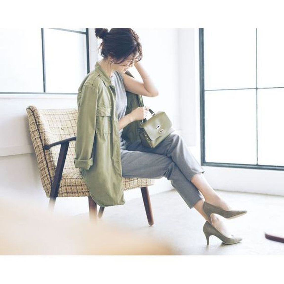 今ある服でおしゃれに見せる「軸色」の法則