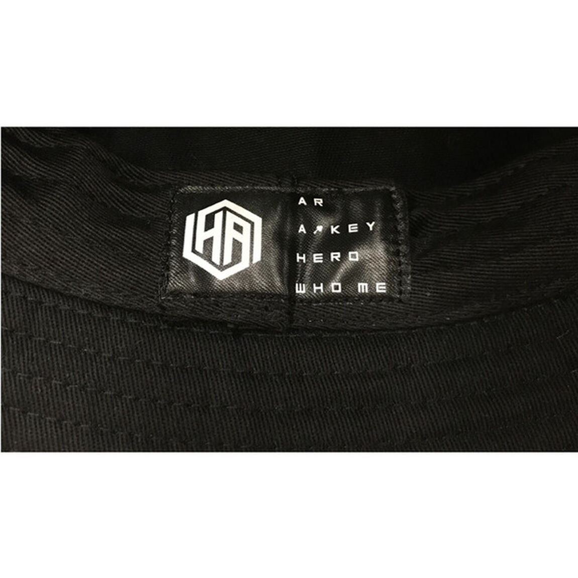 荒木宏文／「white HAt」／バケットハット（缶バッジ2個付）（その他）