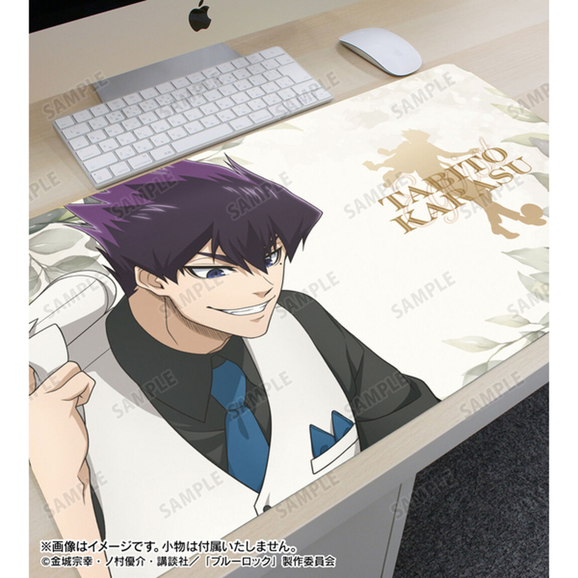 TVアニメ『ブルーロック』 描き下ろし 烏 旅人 スーツモデルver. 第2弾 マルチデスクマット（2026年5月中旬以降発売予定）