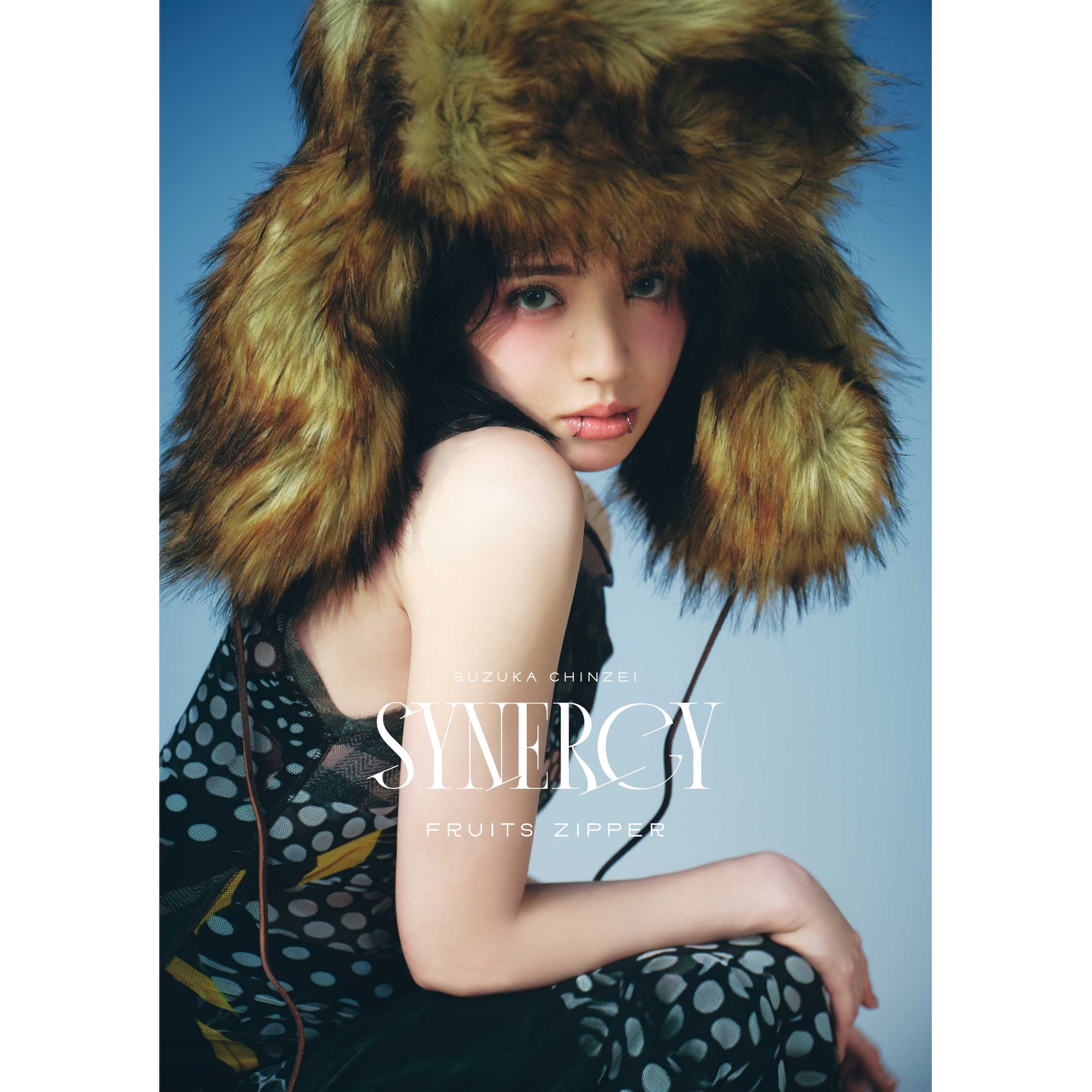 FRUITS ZIPPER 4th Anniversary写真集『SYNERGY』
    【セブンネット限定：鎮西寿々歌 ソロカバーVer.】