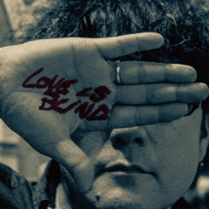 Love　is　blind
